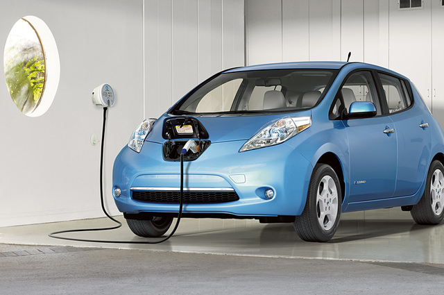 بدء وصول أول سيارات نيسان ليف الكهربائية المستعملة لمصر في يونيو