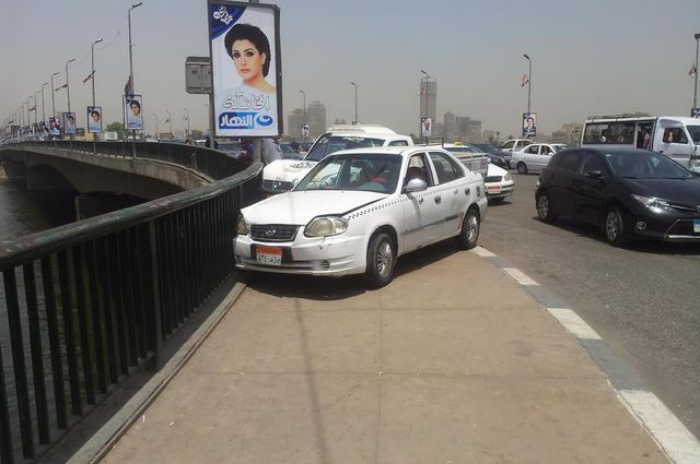 زحام شديد بسبب حادث سيارة على أكتوبر وآخر على الدائري