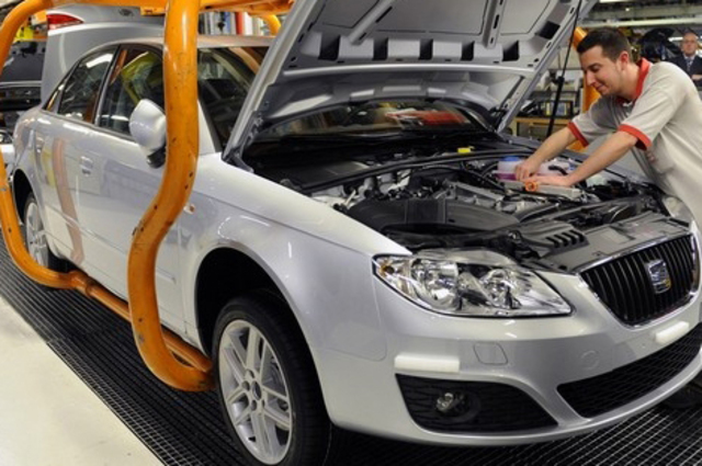 جامعة القاهرة تعد بتحقيق حلم تصنيع أول سيارة مصرية