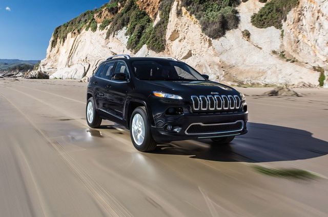 سيارة جيب هدية في اطار الاحتفال بمرور عام على مول مصر