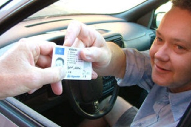 196 ألف مصري في الكويت يستخرجون رخص قيادة