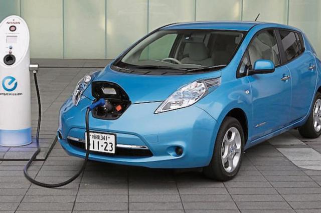 3 سيارات تسلا Model S ونيسان ليف تصل مصر بالفعل