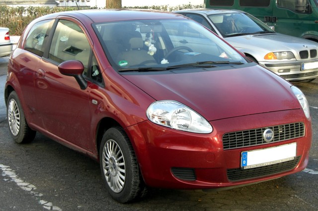 فيات جراند بونتو موديل 2009 . . واسعة وموفرة في الوقود ولكن قطع غيارها مرتفعة