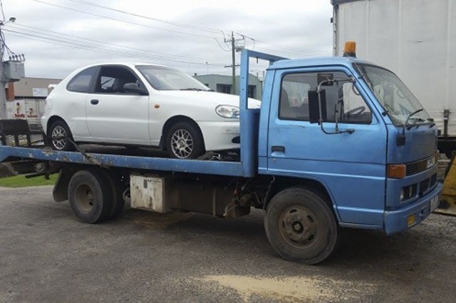 تزايد أعداد السيارات يقود لانتشار خدمات شركات الانقاذ والأعطال 