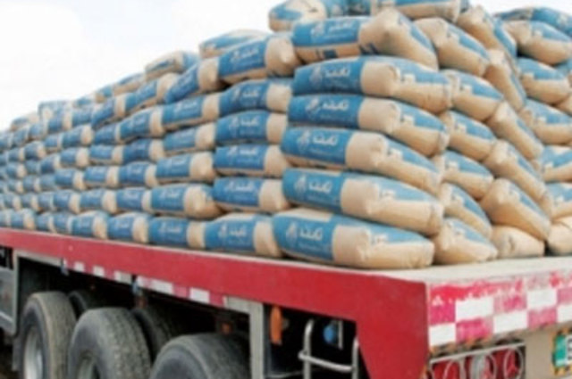 حمولة أسمنت تسقط من سيارة في رمسيس وغرامات على غسيل سيارات بمصر الجديدة 