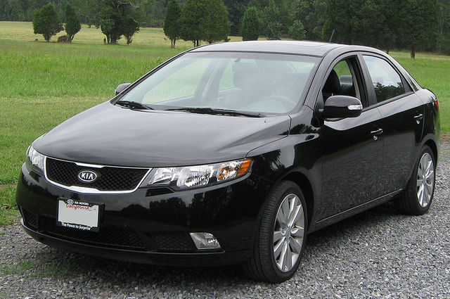 كيا سيراتو 2010 . . سيدان مدمجة تألقت في مصر جديدة ومستعملة