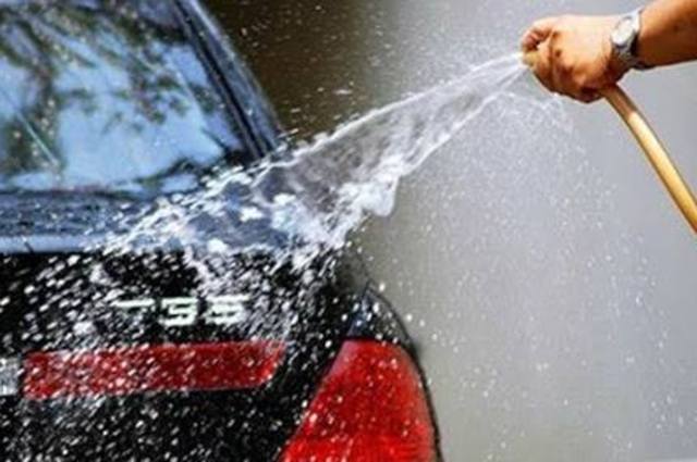 القاهرة تحذر من غسيل السيارات في الشوارع وغرامة 5000 جنيه