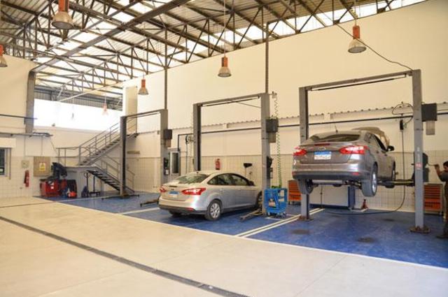 ضبط صاحب مركز خدمة سيارات استولي على ملايين المواطنين لتوظيفها