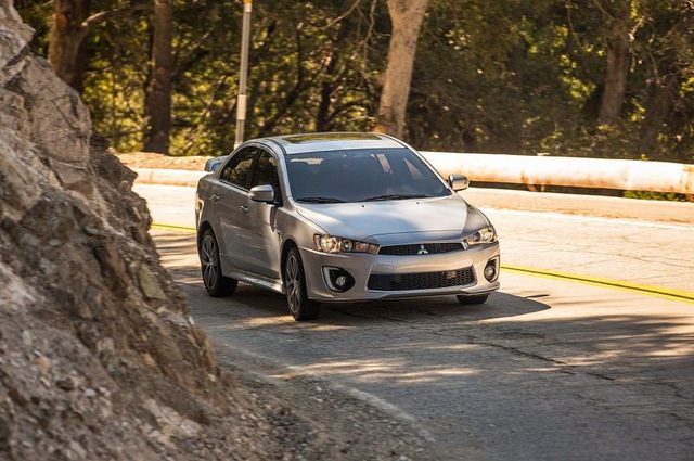 للمصريين في الكويت . . 6 سيارات هدية من شركة الملا للصيرفة