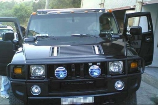 عمرو دياب يحصل على سيارة مصفحة بـ 2 مليون دولار ومصر ترفض ترخيصها