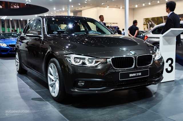 BMW 318i موديل 2016 . . سيارة رياضية أنيقة بمحرك 1500 سي سي بقوة 136 حصان