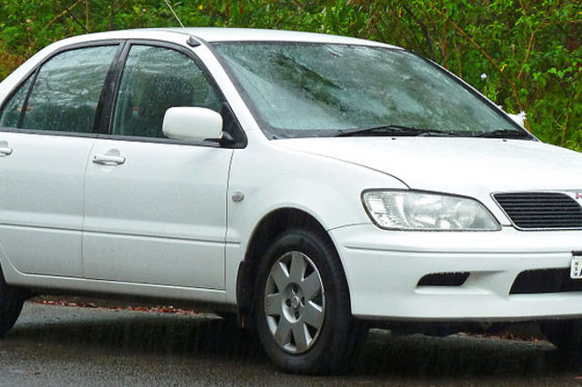 وقف تسليم سيارات مزاد ميناء دمياط بسبب مخالفة القانون