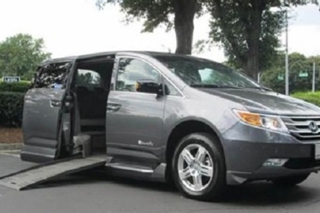 قانون ذوي الاحتياجات الخاصة يؤكد اعفاء سياراتهم من الجمارك والقيمة المضافة