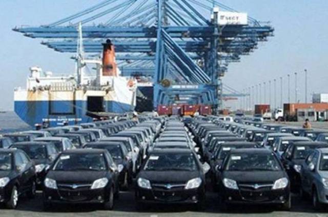 المصريون في الخارج يعلنون فرحتهم بفتح باب مناقشة اعفاء سياراتهم من جديد