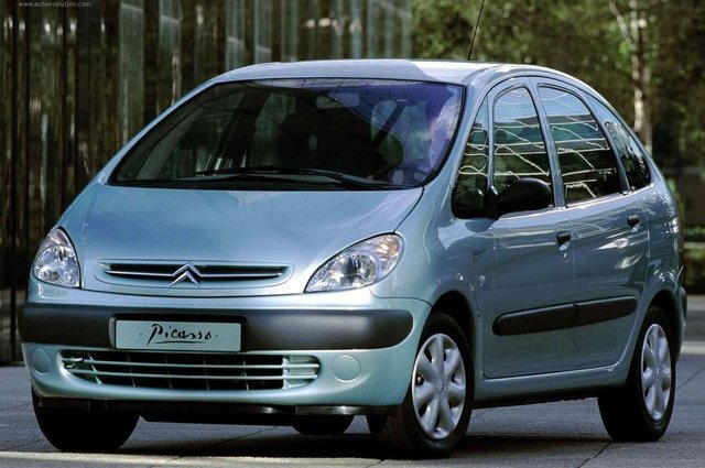 سيتروين بيكاسو 2004 . . ظهرت كسيارة عائلية والمستعمل منها قليل