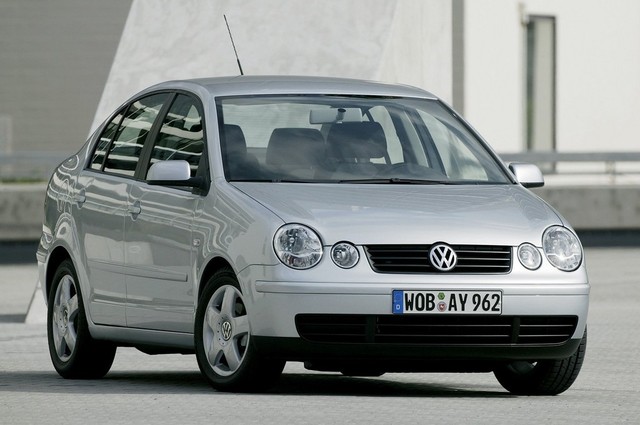 فولكس فاجن بولو سيدان 2004 . . بمتوسط 104 ألف جنيه