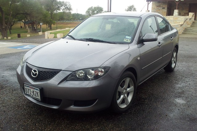 مازدا 3 موديل 2006 سيارة يابانية مصممة بتميز وبمحرك 1600 سي سي