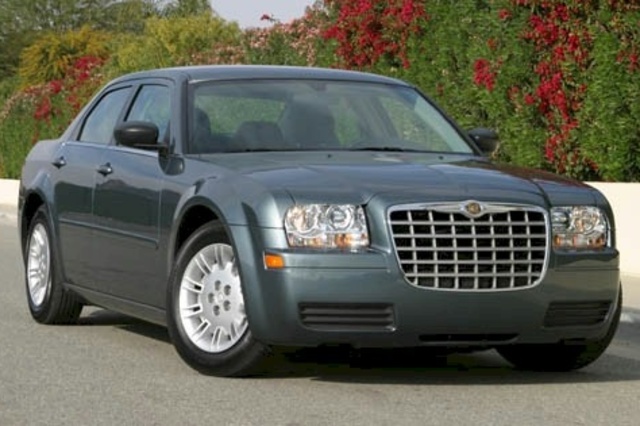 كرايسلر 300 C موديل 2006 . . سيارة الفخامة االتي ظهر بمصر بسعر 635 ألف جنيه