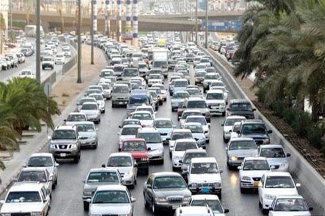 اصطدام سيارة بسور كوبري عباس اليوم وتعطل أخرى على كوبري أكتوبر