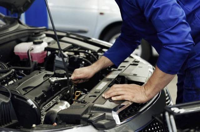 فني سيارات يسحب أوراق الترشح في انتخابات مصر الرئاسية