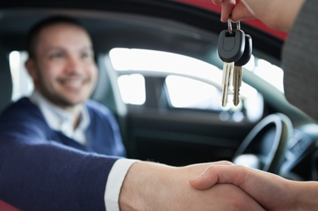 تجار السيارات في مصر يطالبون بالسماح لهم باستيراد السيارات لتقليل الأسعار