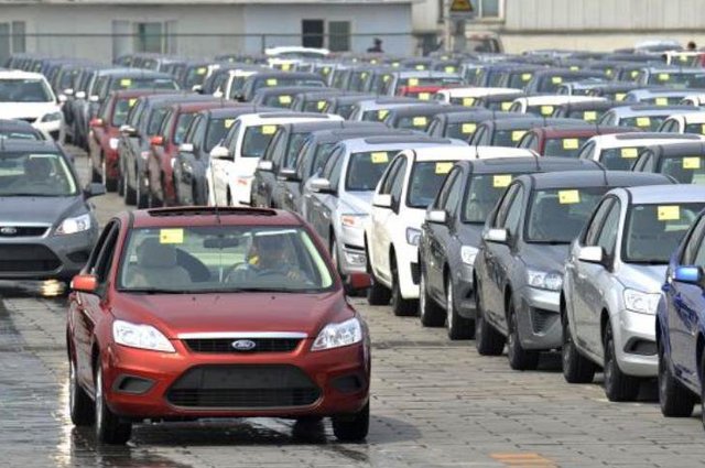 مشروع قانون لزيادة رسوم تراخيص السيارات في مصر