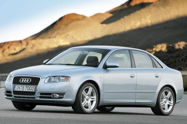 مقارنة بين أودي A4 وفولفو S40 موديلي 2006 بمصر