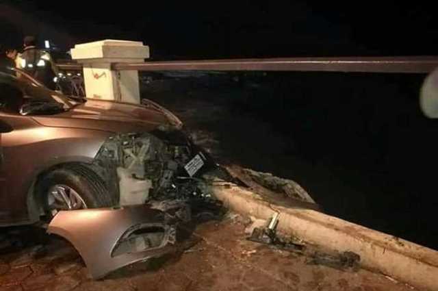 فيديو : اصطدام سيارة بثلاث رجال فوق كوبري ستانلي وسقوط أحدهم بالبحر