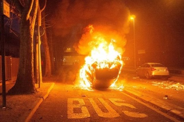 احتراق أكثر من 1000 سيارة في فرنسا في ليلة رأس السنة