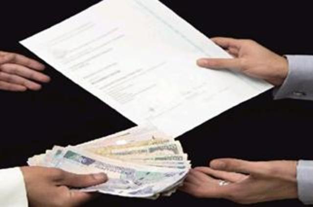 6 شهور لصاحب سيارة زور أوراق رسمية لرفع حظر البيع عن سيارته