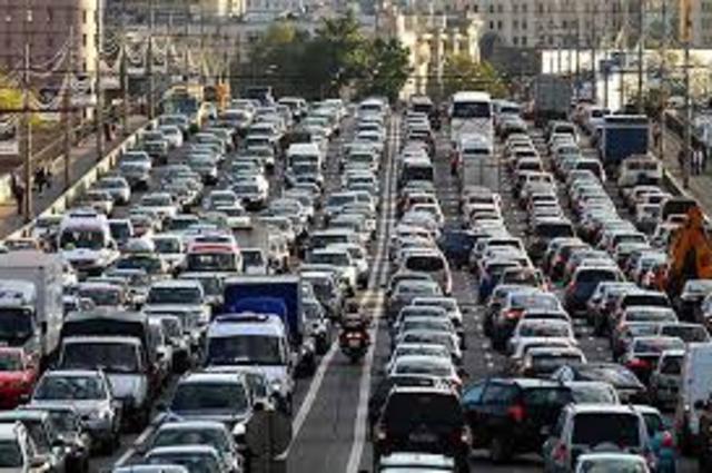 عودة الحياة لطرق القاهرة بعد الزحام الشديد في الصباح