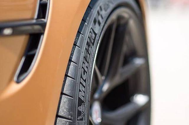 ما هي العوامل التي تؤثر على عمر الاطار؟