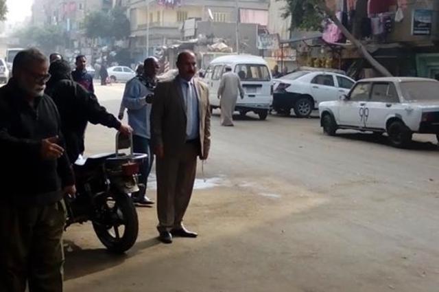 مصادرة قطع غيار سيارات لمحلات مخالفة في شوارع المطرية