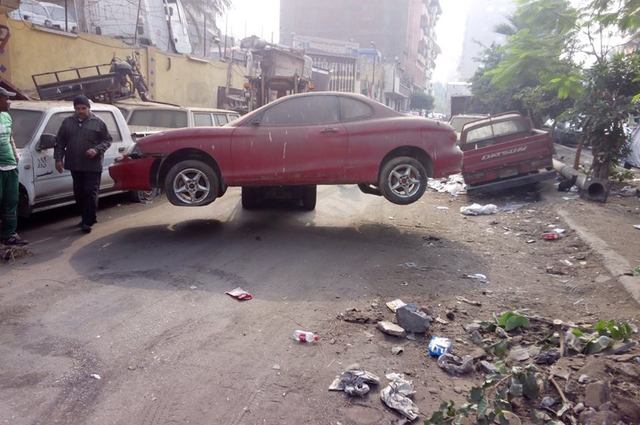 بالصور : حملات لإزالة السيارات القديمة من شوارع القاهرة 