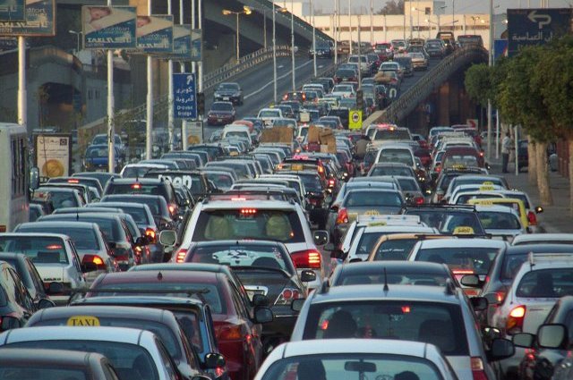 تكدسات مرورية في أهم الطرق والمحاور المرورية بالقاهرة