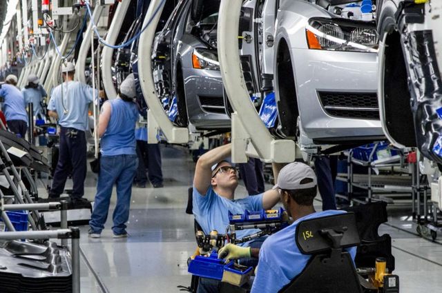 خبير : السوق سيتحسن في 2018 وقد يبيع 200 الف سيارة