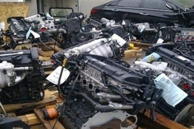 ضبط 5000 قطعة غيار سيارات مقلدة في مخزن