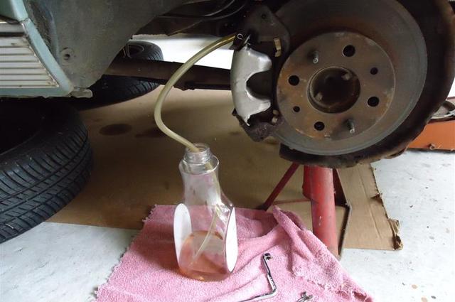 أهمية تغيير زيت الفرامل وكيف تختار الزيت المناسب