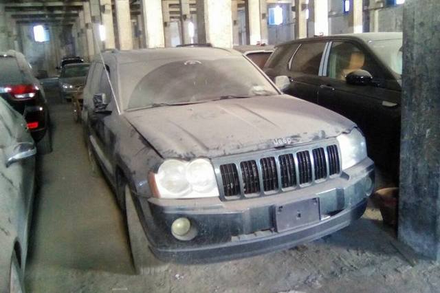 بالصور : سيارات فاخرة ومميزة في مزاد جمرك الاسكندرية 