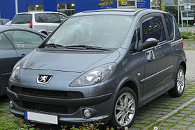 بيجو 1007 المستعملة الوحيدة من فئتها بباب منزلق في سوق المستعمل