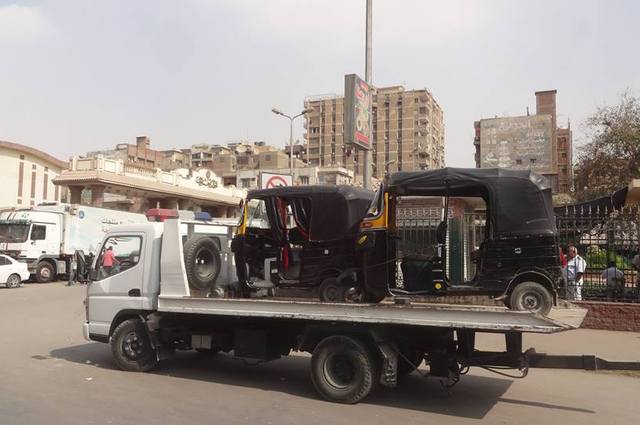 ضبط تكاتك في حلوان واغلاق ورش سيارات مخالفة بصقر قريش