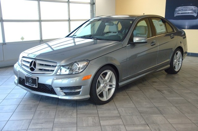 تعرفوا على أسعار مرسيدس C-180 المستعملة في مصر