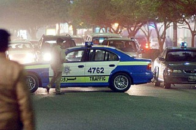 مصري يقوم بانقاذ طفلة في الكويت من الموت تحت عجلات سيارة