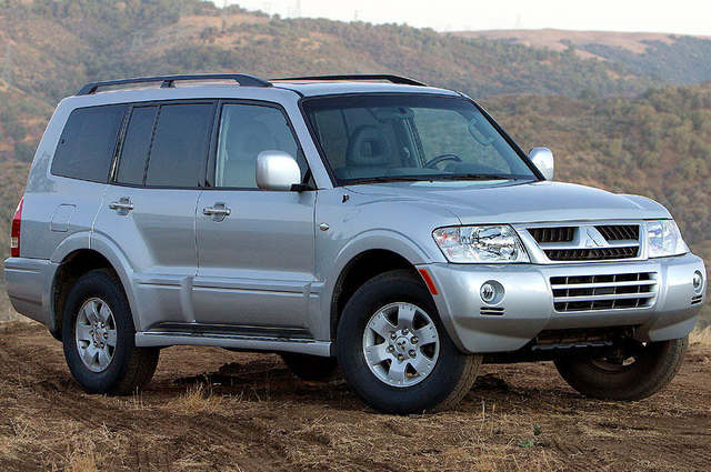 ميتسوبيشي باجيرو 2004 . . سيارة لكل الطرق !!