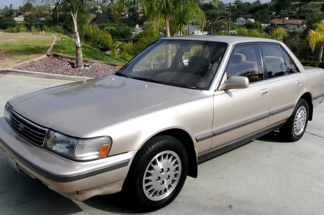 سيارات الثمانينات والتسعينيات في مزاد بنك التنمية والائتمان الزراعي