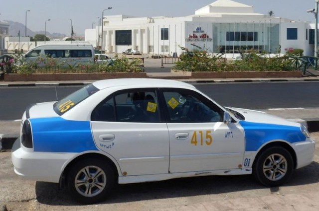 400 جنيه أجرة تعرض سائق تاكسي للحبس 