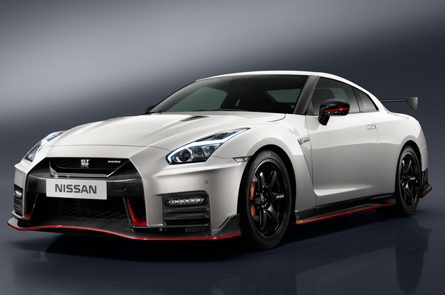 نيسان GT-R الجديدة عرضت في مصر بمحرك 3800 سي سي بقوة 565 حصان