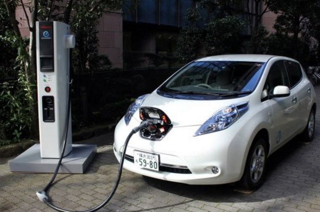 مشروع أول سيارة كهربائية مصرية يتكلف 10 مليون جنيه