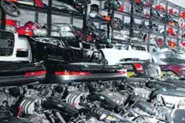 36 محرك مرسيدس بين قطع غيارالسيارات المعروضة في مزاد النقل العام