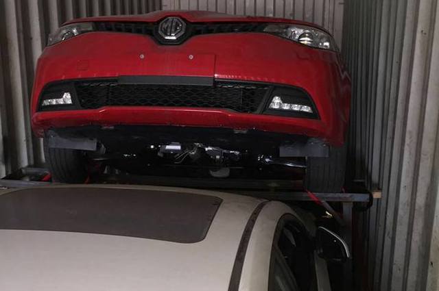 سيارات متنوعة عرضت للبيع في مزاد جمارك السويس والعين السخنة